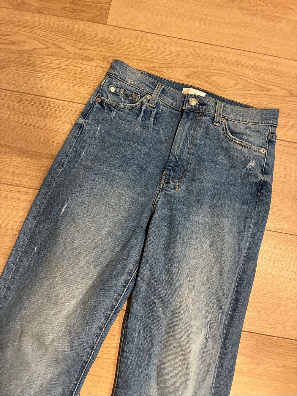 7 for All Mankind Women’s Ultra High Rise Dojo Jean Distressed Size 28